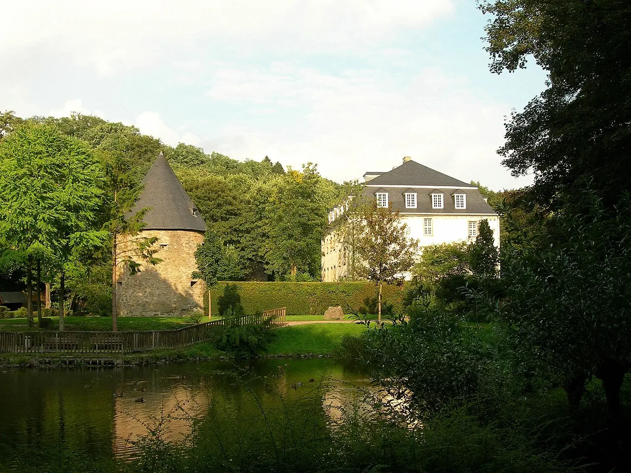 Reale Stadtansicht von Velbert – Schloss Hardenberg